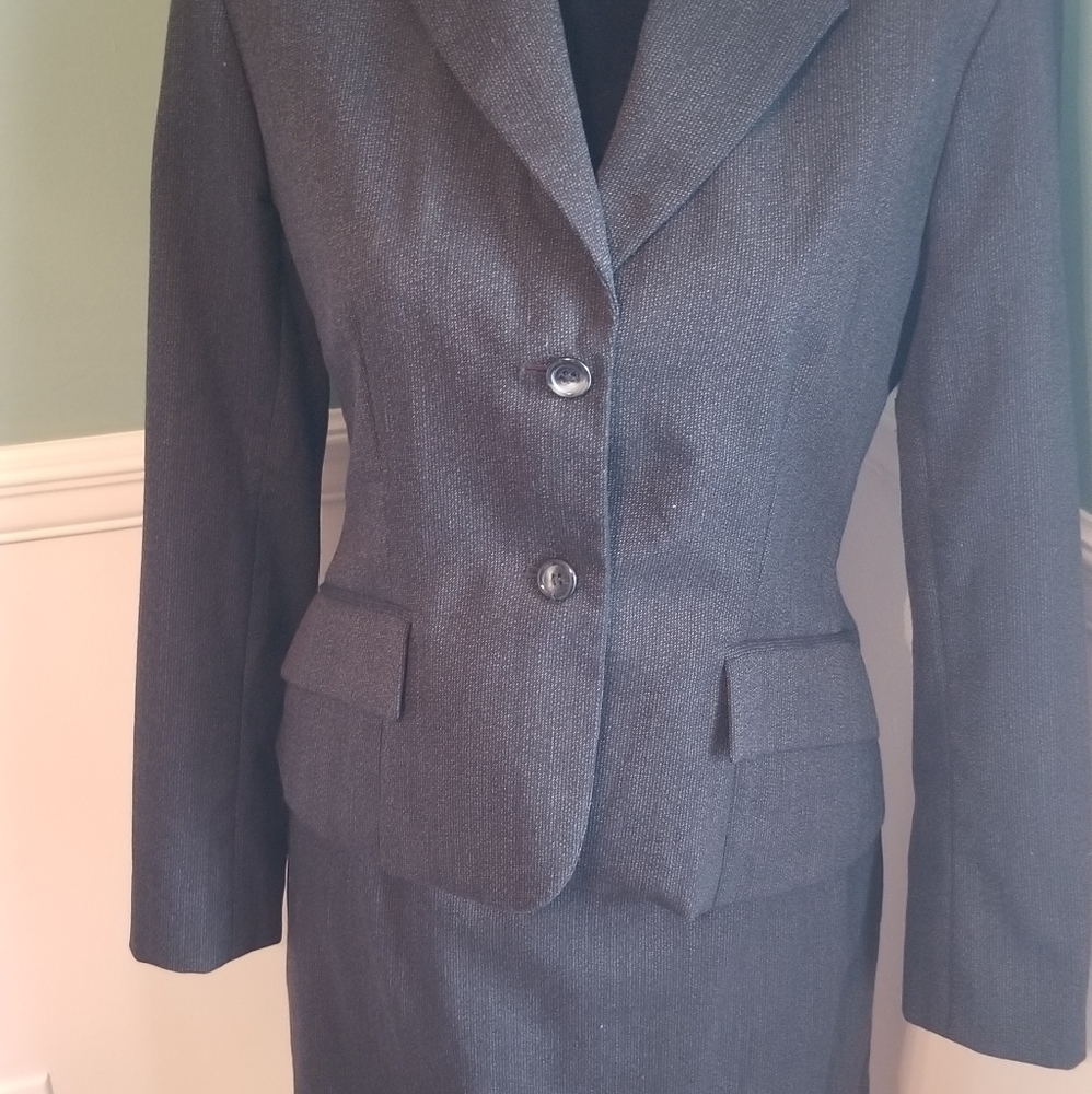 EUC Harve' Benard Black 2pc skirt suit size 8
